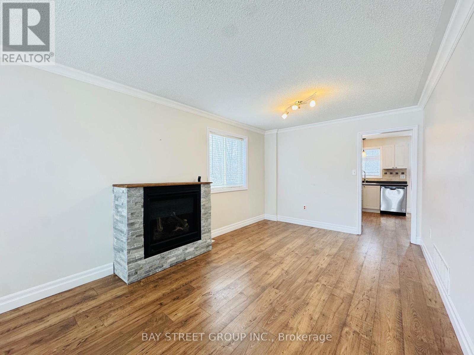 28 Shalom Way, Barrie, ON - Indoor Photo Showing Living Room With Fireplace