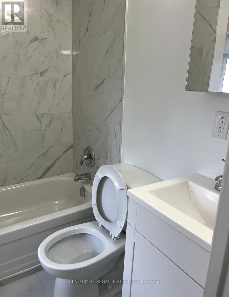 8C - 1502 King Street W, Toronto, ON - Indoor Photo Showing Bathroom