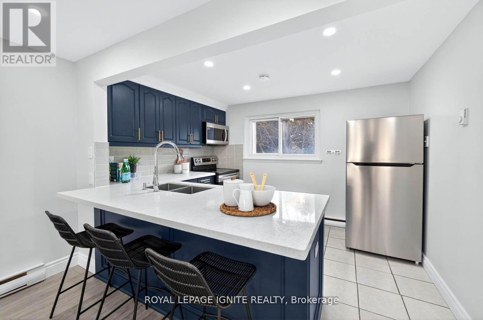 116 Darras Court, Brampton, ON - Indoor Photo Showing Kitchen With Stainless Steel Kitchen With Double Sink With Upgraded Kitchen