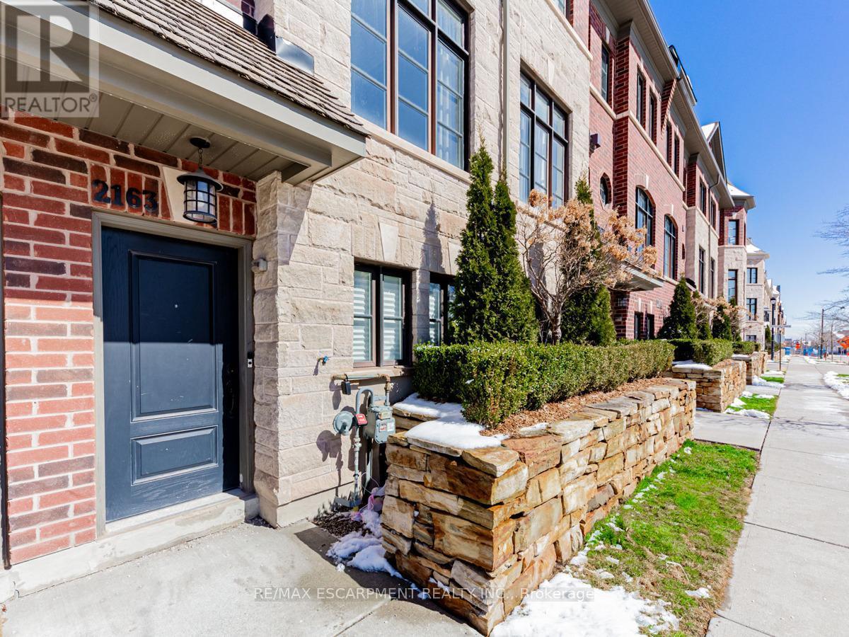 2163 Lillykin Street, Oakville, ON - Outdoor