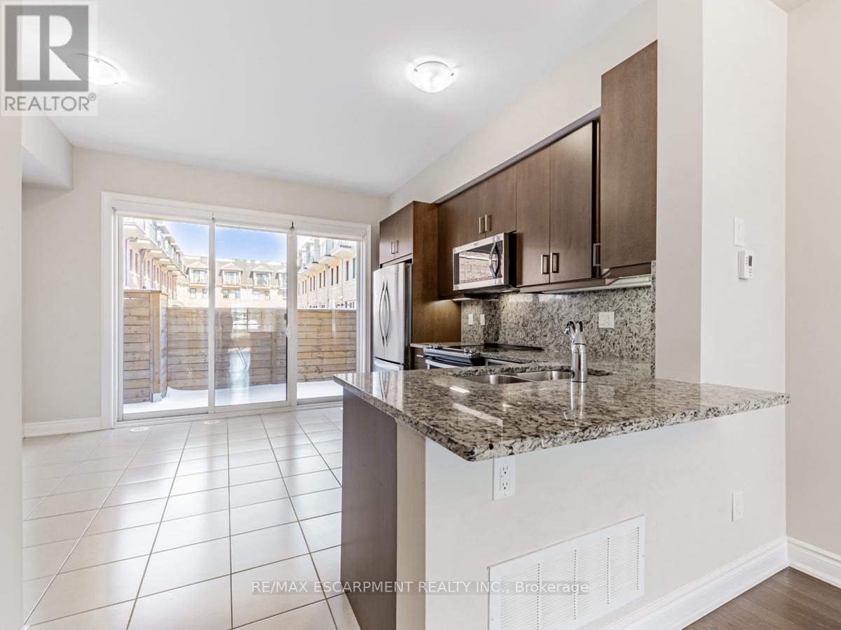 2163 Lillykin Street, Oakville, ON - Indoor Photo Showing Kitchen With Upgraded Kitchen