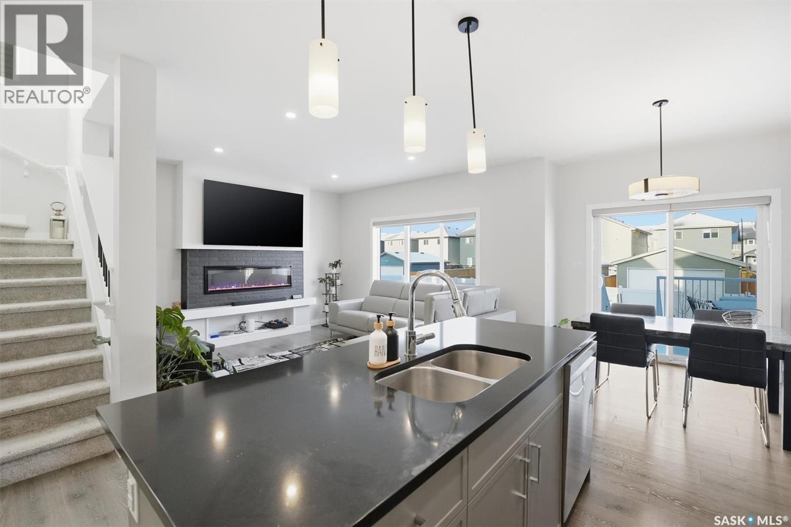 206 Pepper Court, Saskatoon, SK - Indoor Photo Showing Kitchen With Double Sink