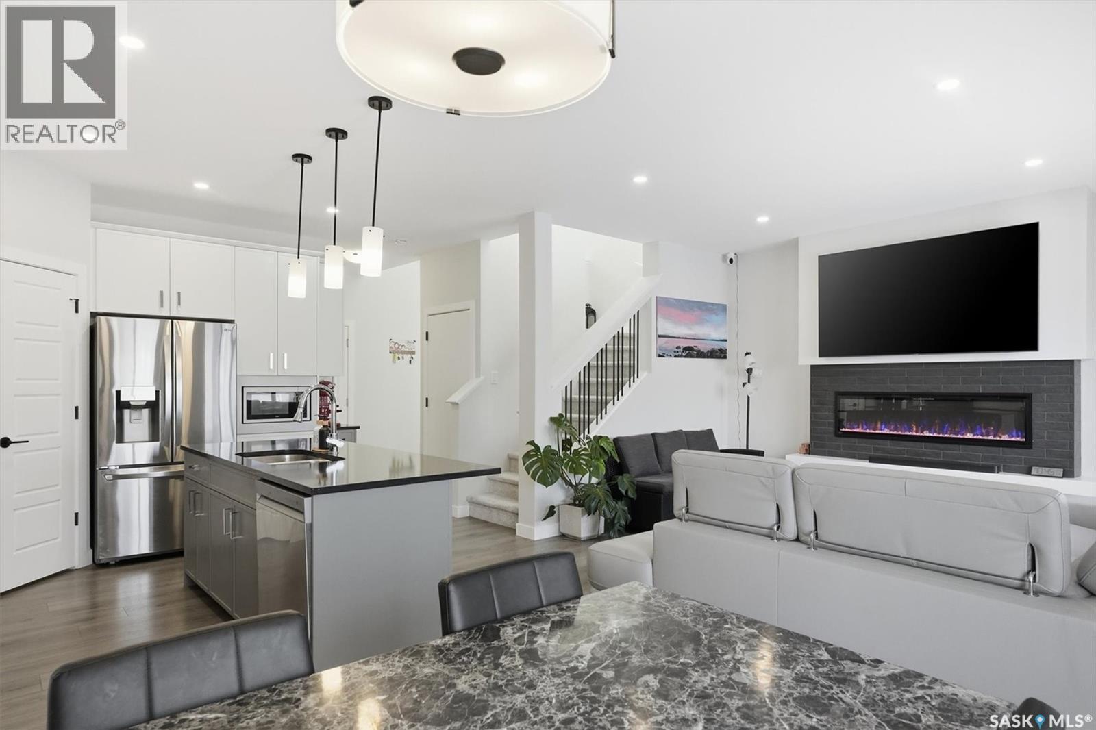 206 Pepper Court, Saskatoon, SK - Indoor Photo Showing Kitchen With Upgraded Kitchen