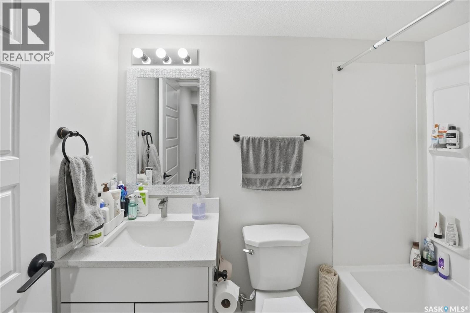206 Pepper Court, Saskatoon, SK - Indoor Photo Showing Bathroom