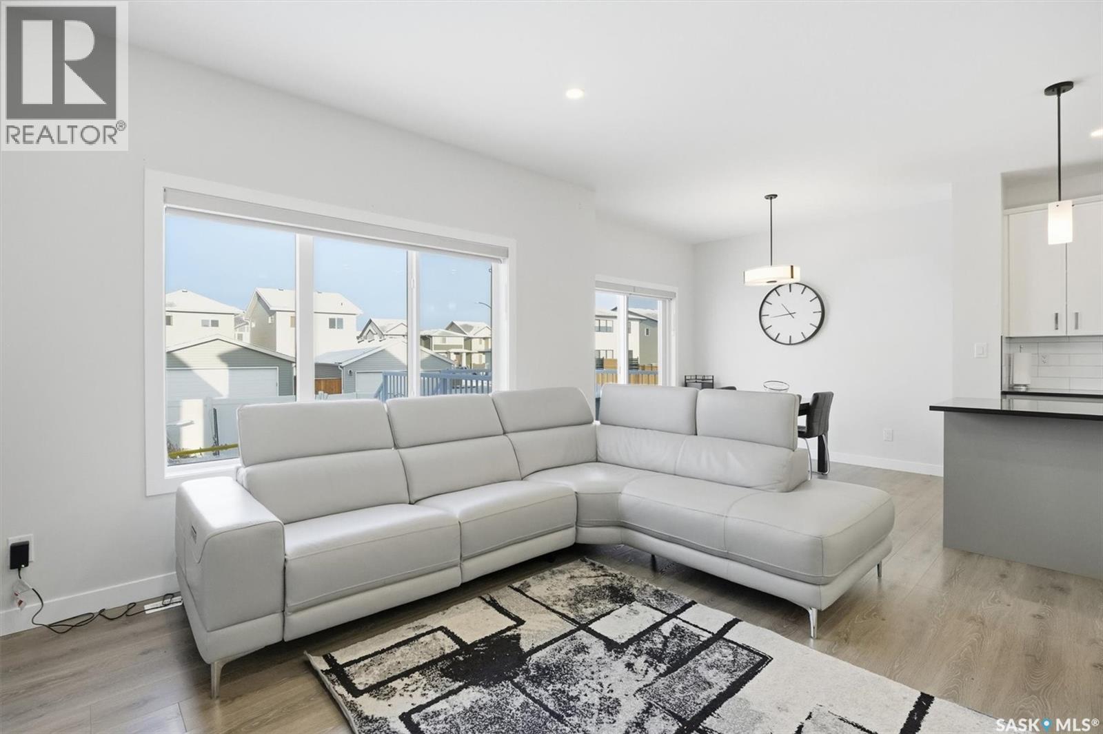 206 Pepper Court, Saskatoon, SK - Indoor Photo Showing Living Room