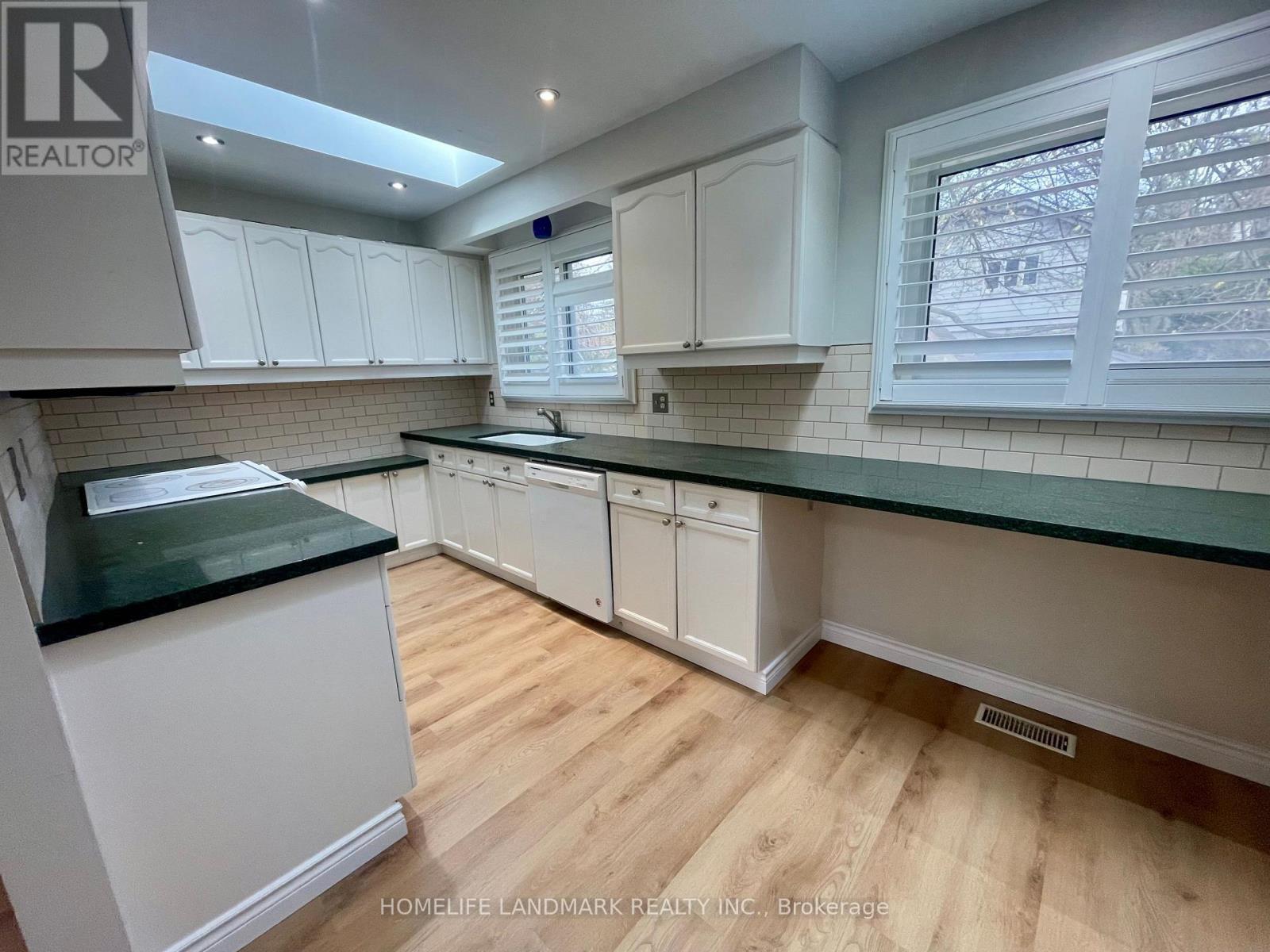 2149 Constance Drive, Oakville, ON - Indoor Photo Showing Kitchen