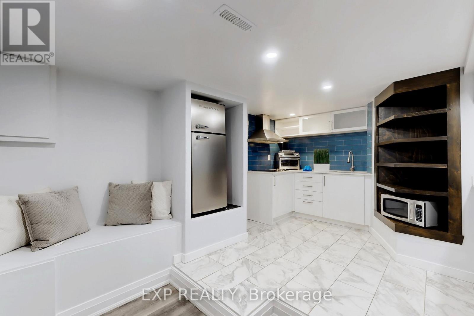 7 David Street, Brampton, ON - Indoor