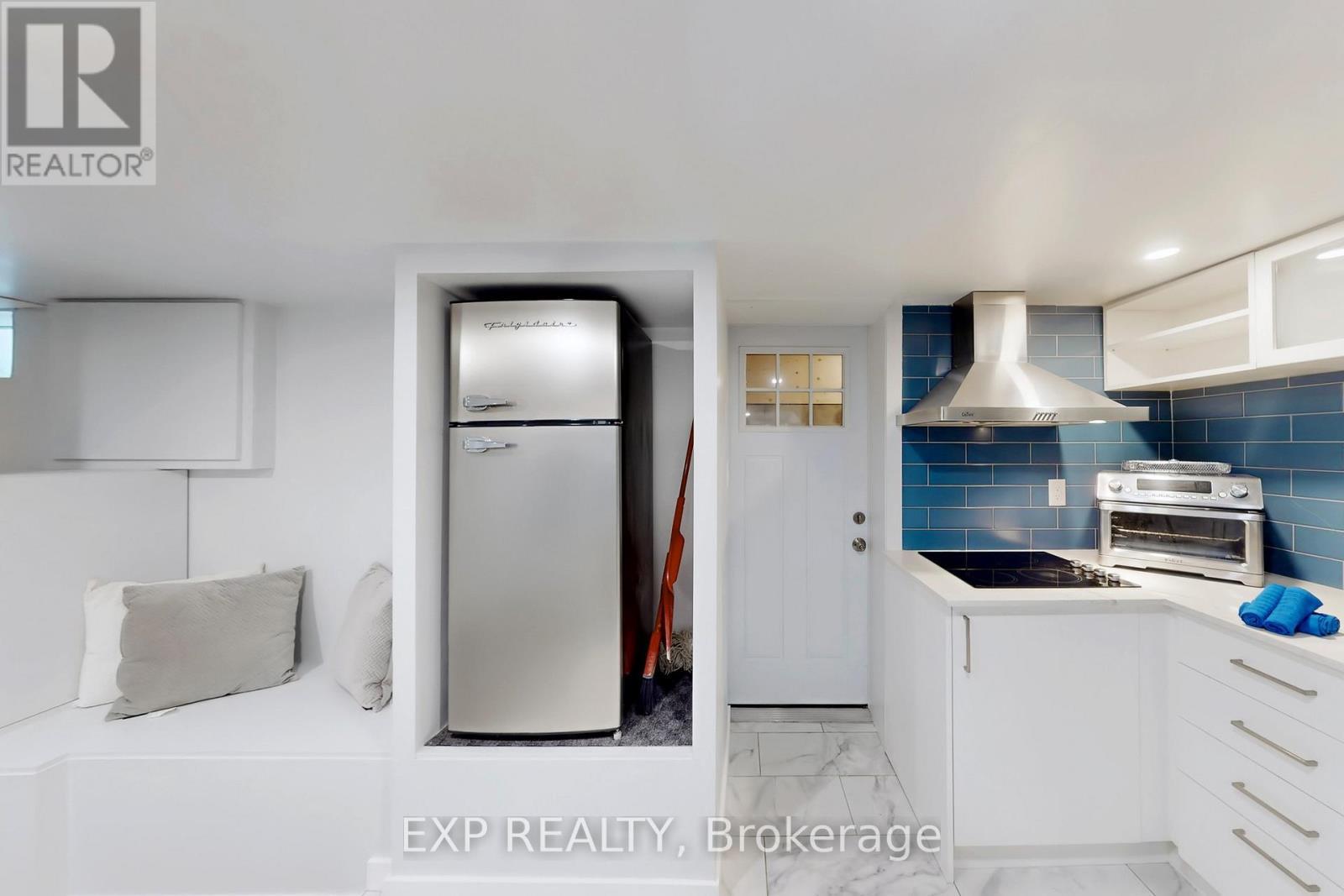 7 David Street, Brampton, ON - Indoor Photo Showing Kitchen