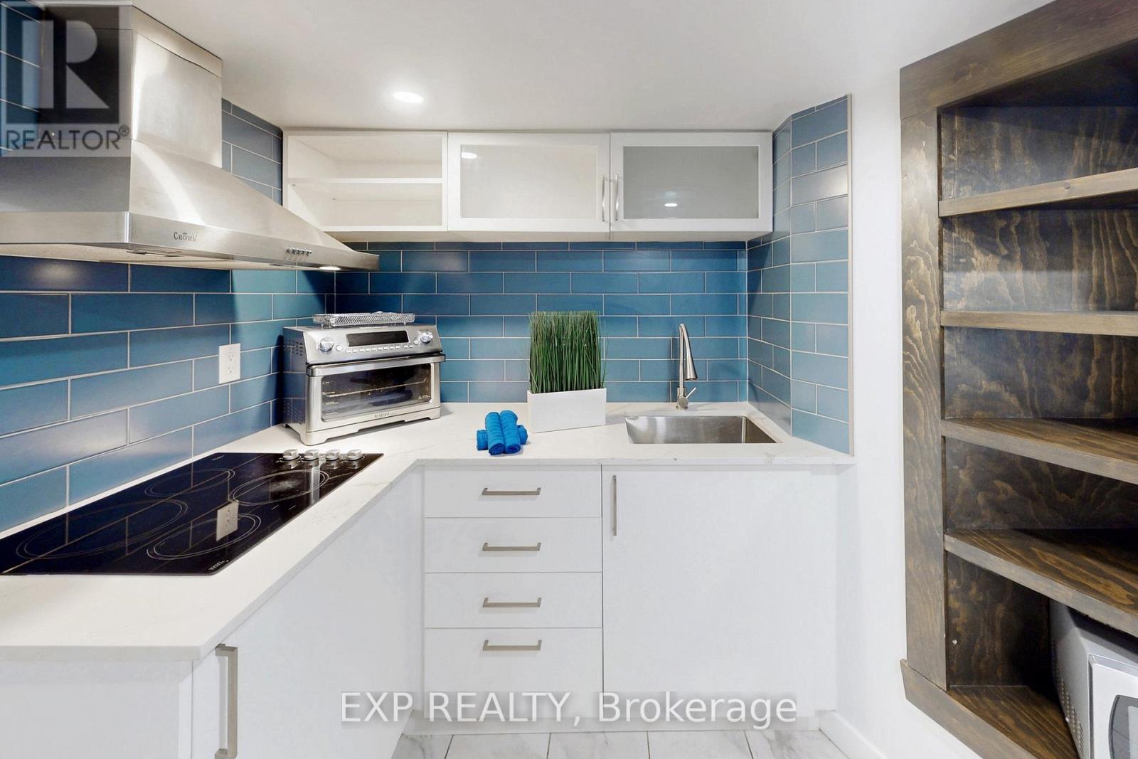7 David Street, Brampton, ON - Indoor Photo Showing Kitchen