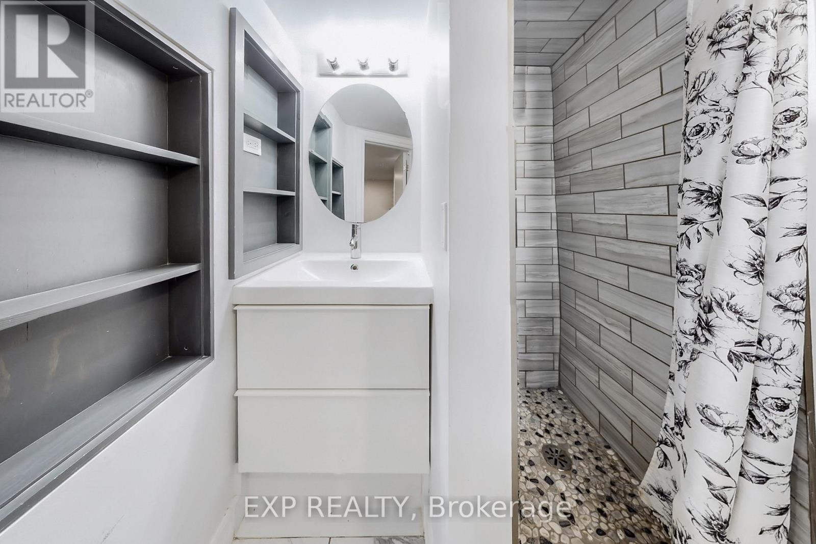 7 David Street, Brampton, ON - Indoor Photo Showing Bathroom