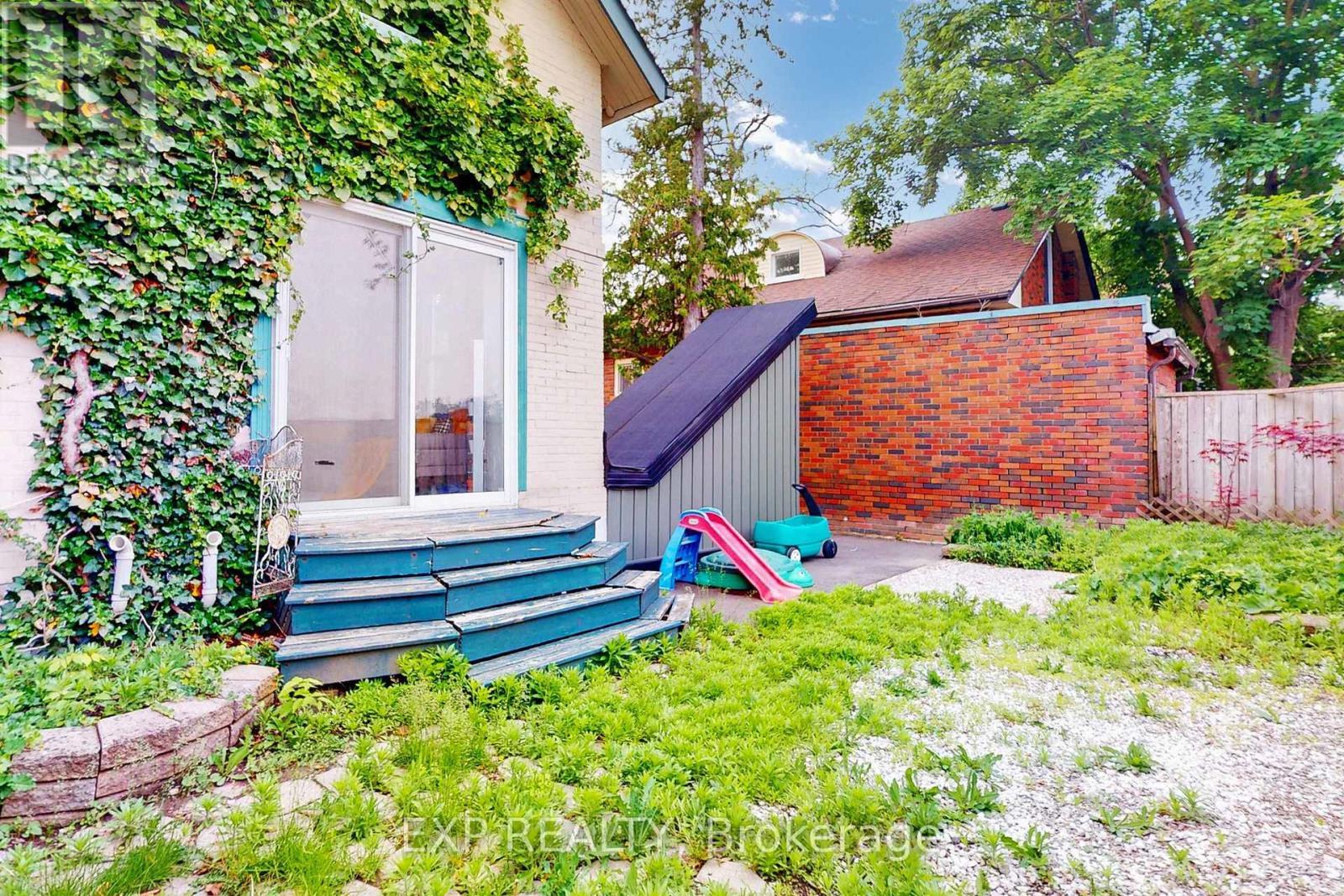 7 David Street, Brampton, ON - Outdoor