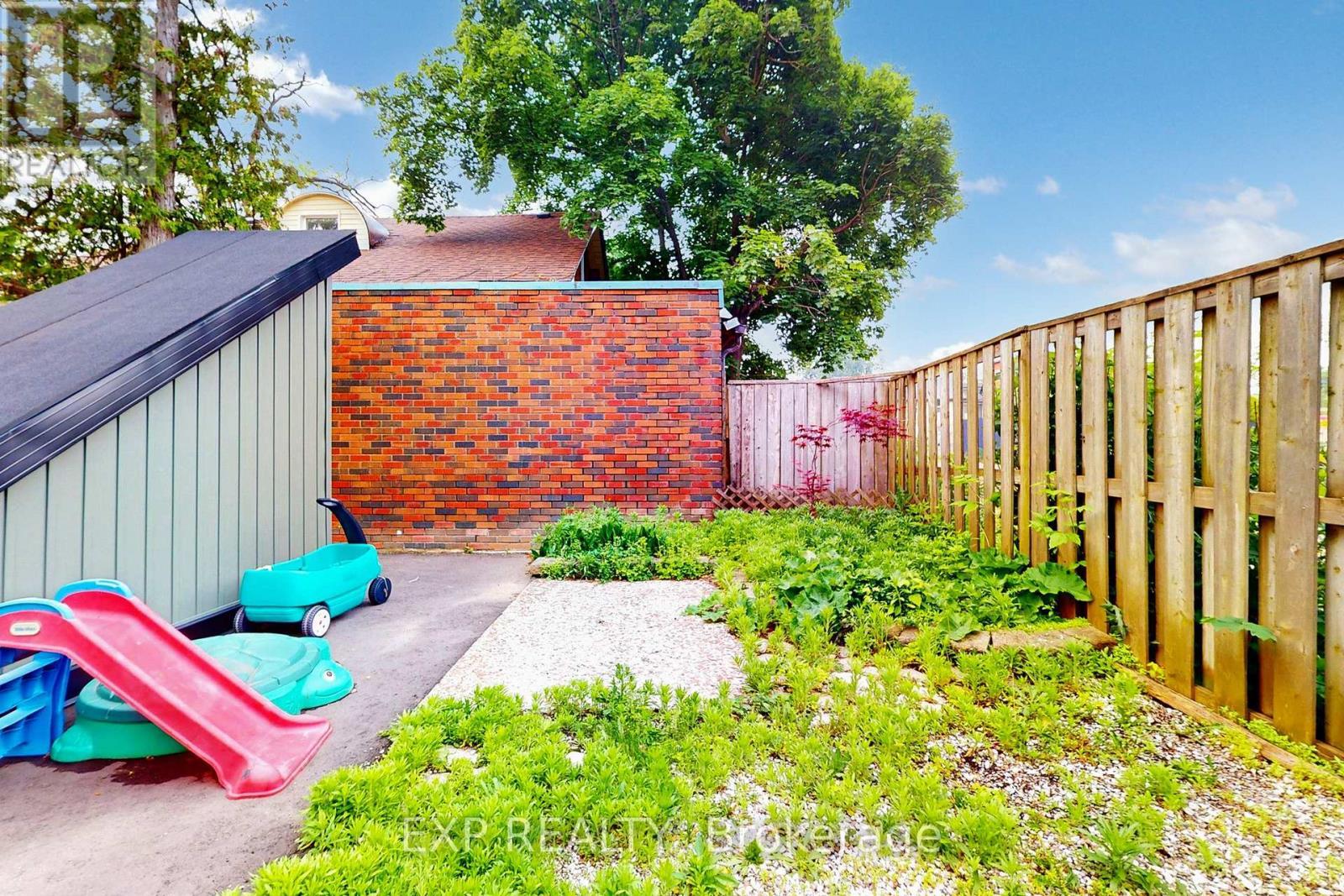 7 David Street, Brampton, ON - Outdoor