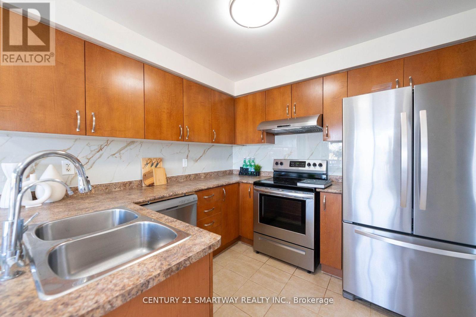 3424 Angel Pass Drive, Mississauga, ON - Indoor Photo Showing Kitchen With Double Sink