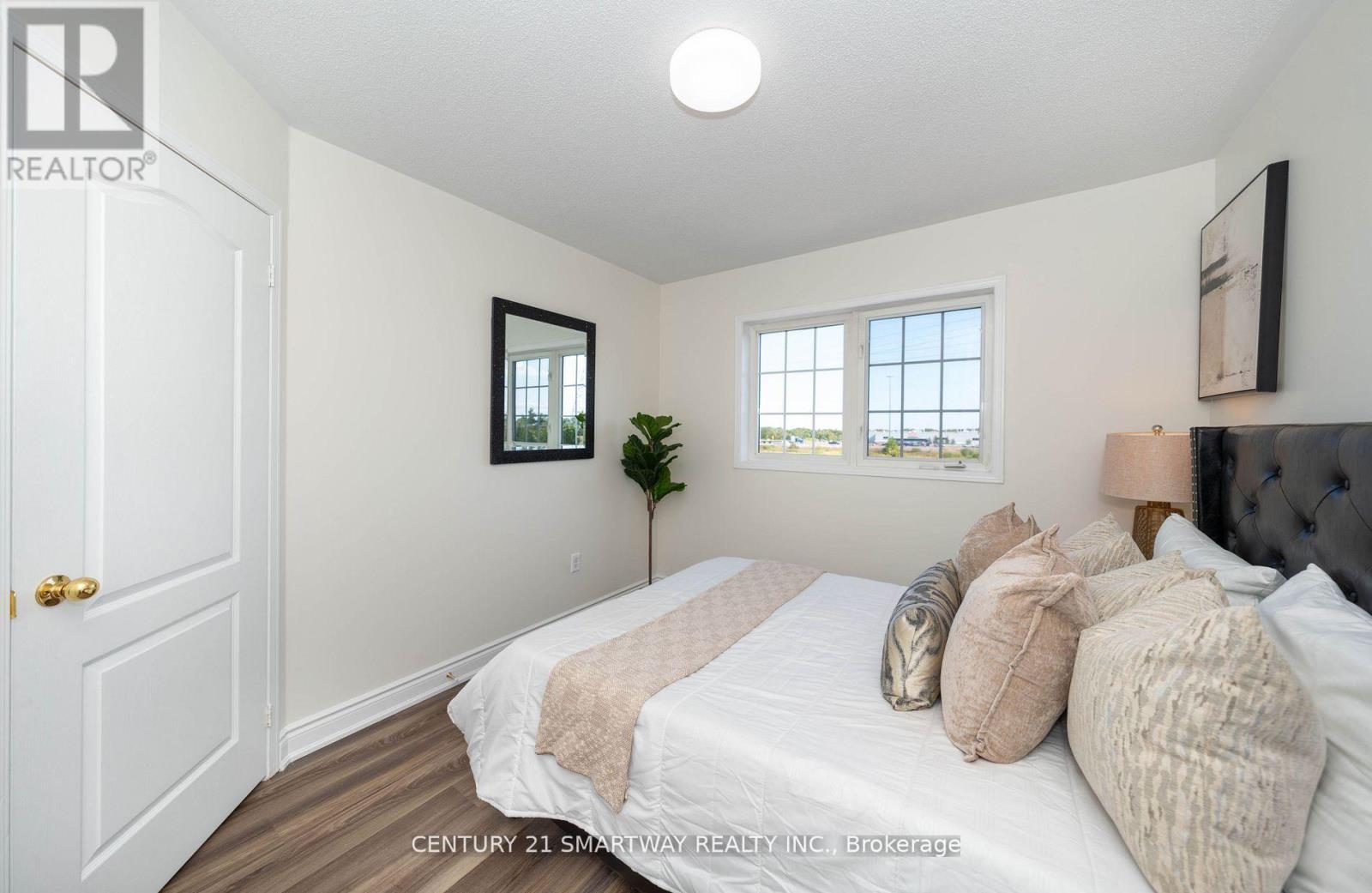3424 Angel Pass Drive, Mississauga, ON - Indoor Photo Showing Bedroom