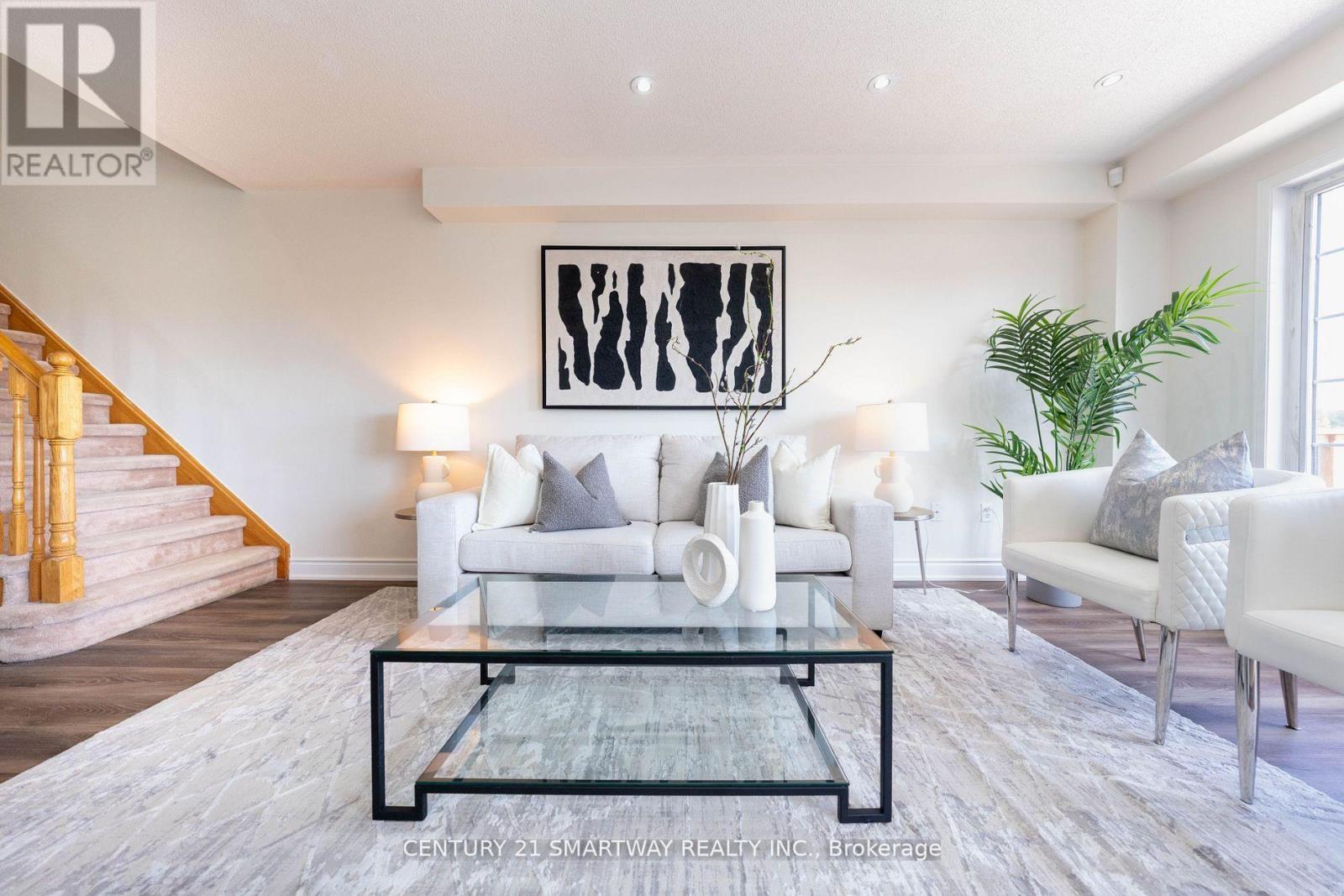 3424 Angel Pass Drive, Mississauga, ON - Indoor Photo Showing Living Room