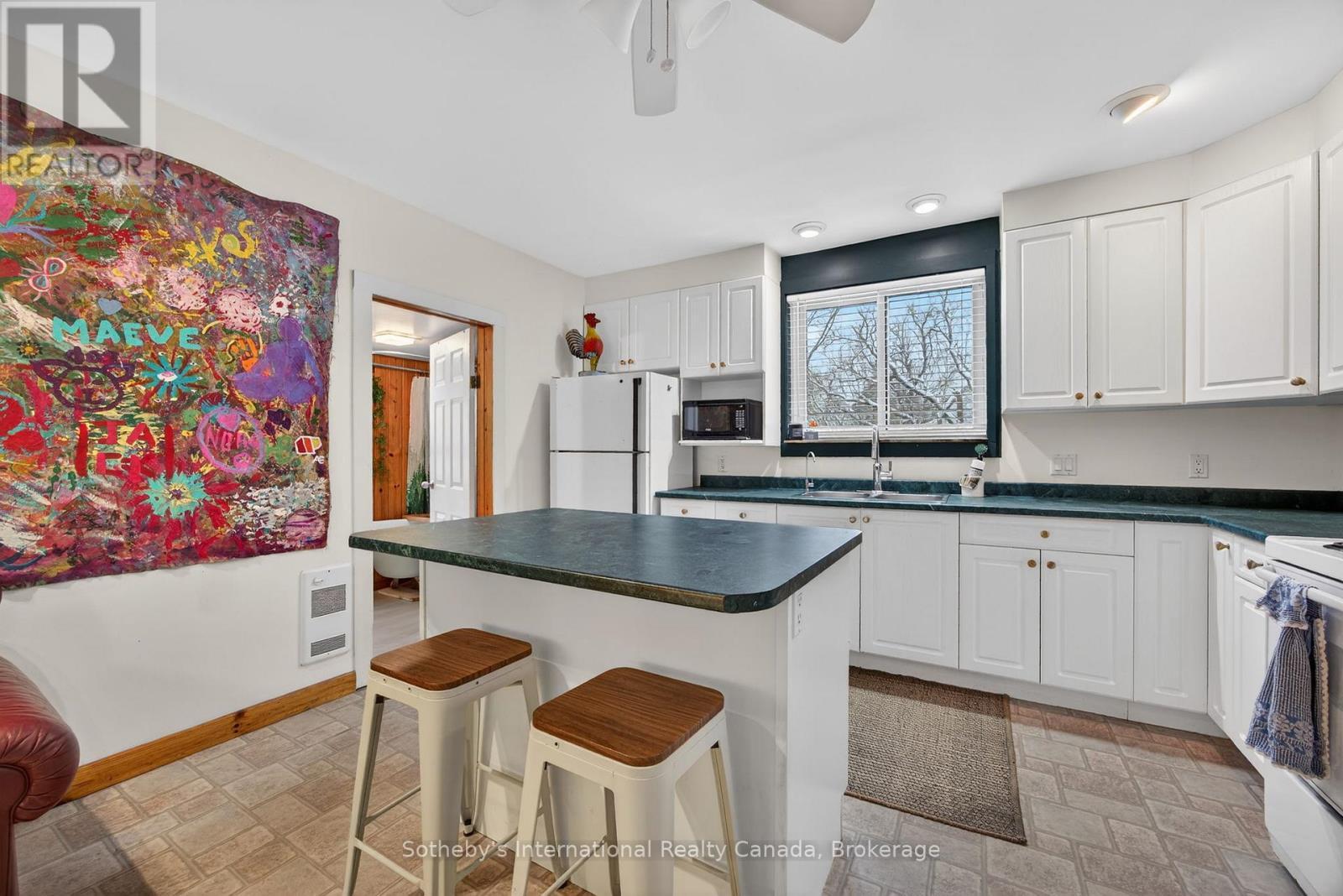 516 High Street, Georgian Bay (Freeman), ON - Indoor Photo Showing Kitchen With Double Sink