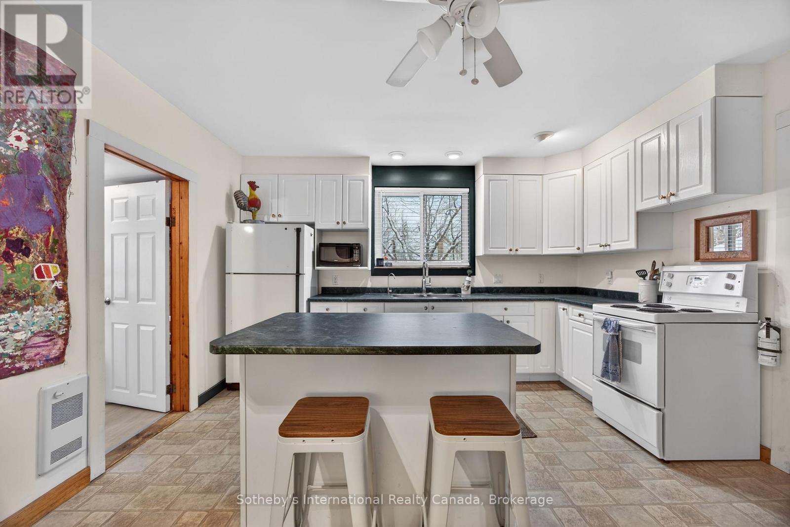 516 High Street, Georgian Bay (Freeman), ON - Indoor Photo Showing Kitchen With Double Sink