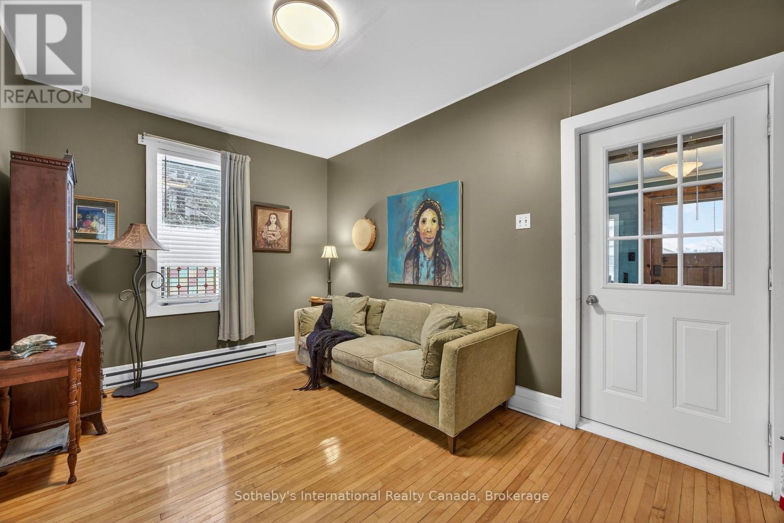 516 High Street, Georgian Bay (Freeman), ON - Indoor