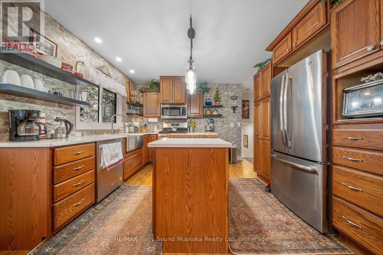 37 Louisa Street, Parry Sound, ON - Indoor Photo Showing Kitchen