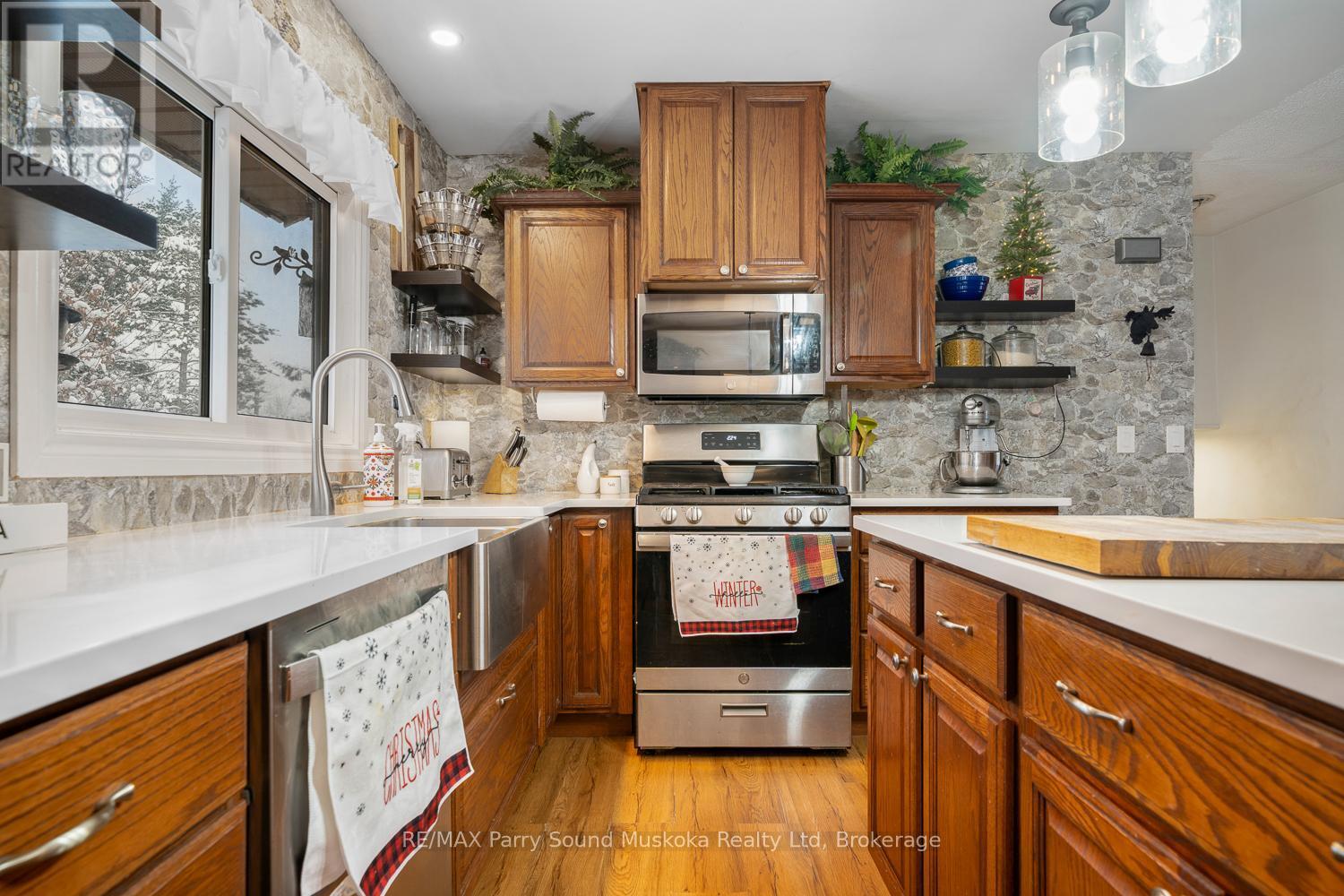 37 Louisa Street, Parry Sound, ON - Indoor Photo Showing Kitchen