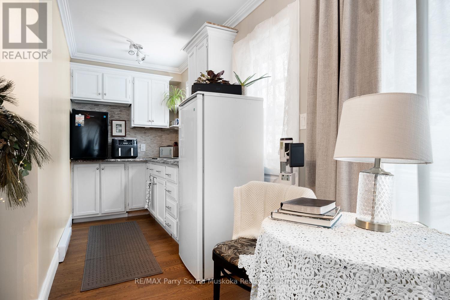 37 Louisa Street, Parry Sound, ON - Indoor Photo Showing Kitchen