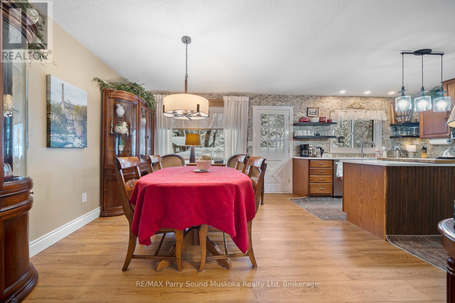 37 Louisa Street, Parry Sound, ON - Indoor Photo Showing Dining Room