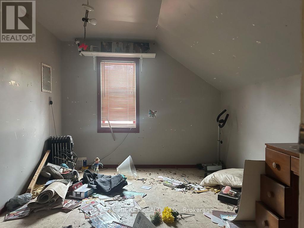 979 Lea Street, Pembroke, ON - Indoor Photo Showing Other Room