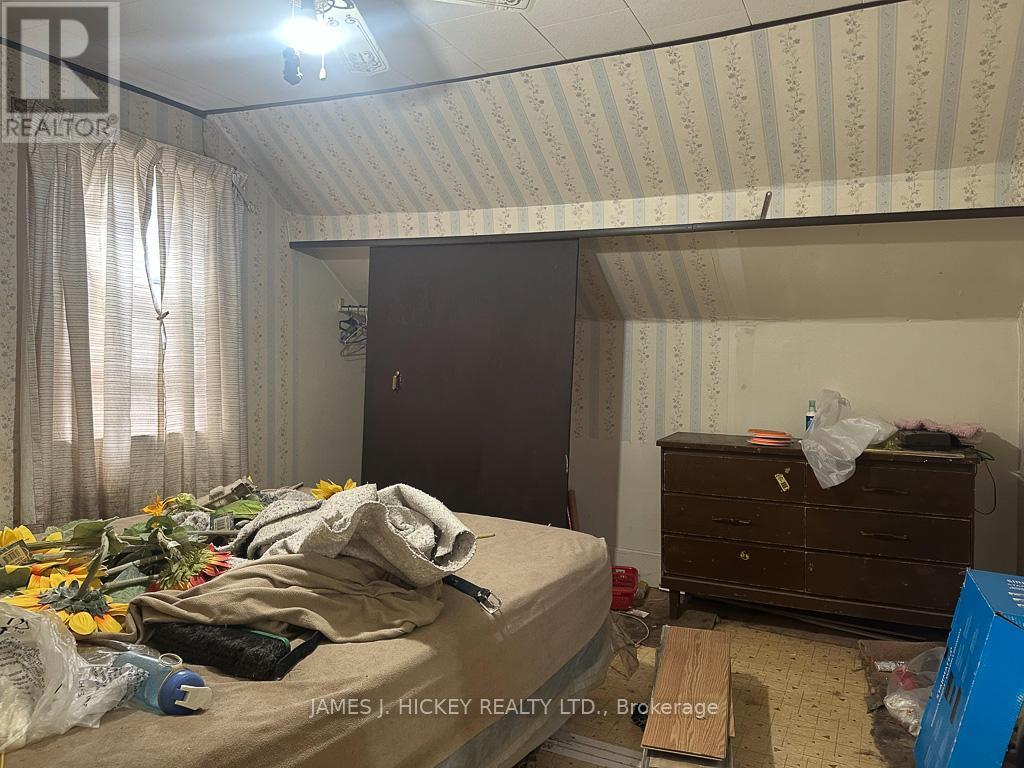 979 Lea Street, Pembroke, ON - Indoor Photo Showing Bedroom