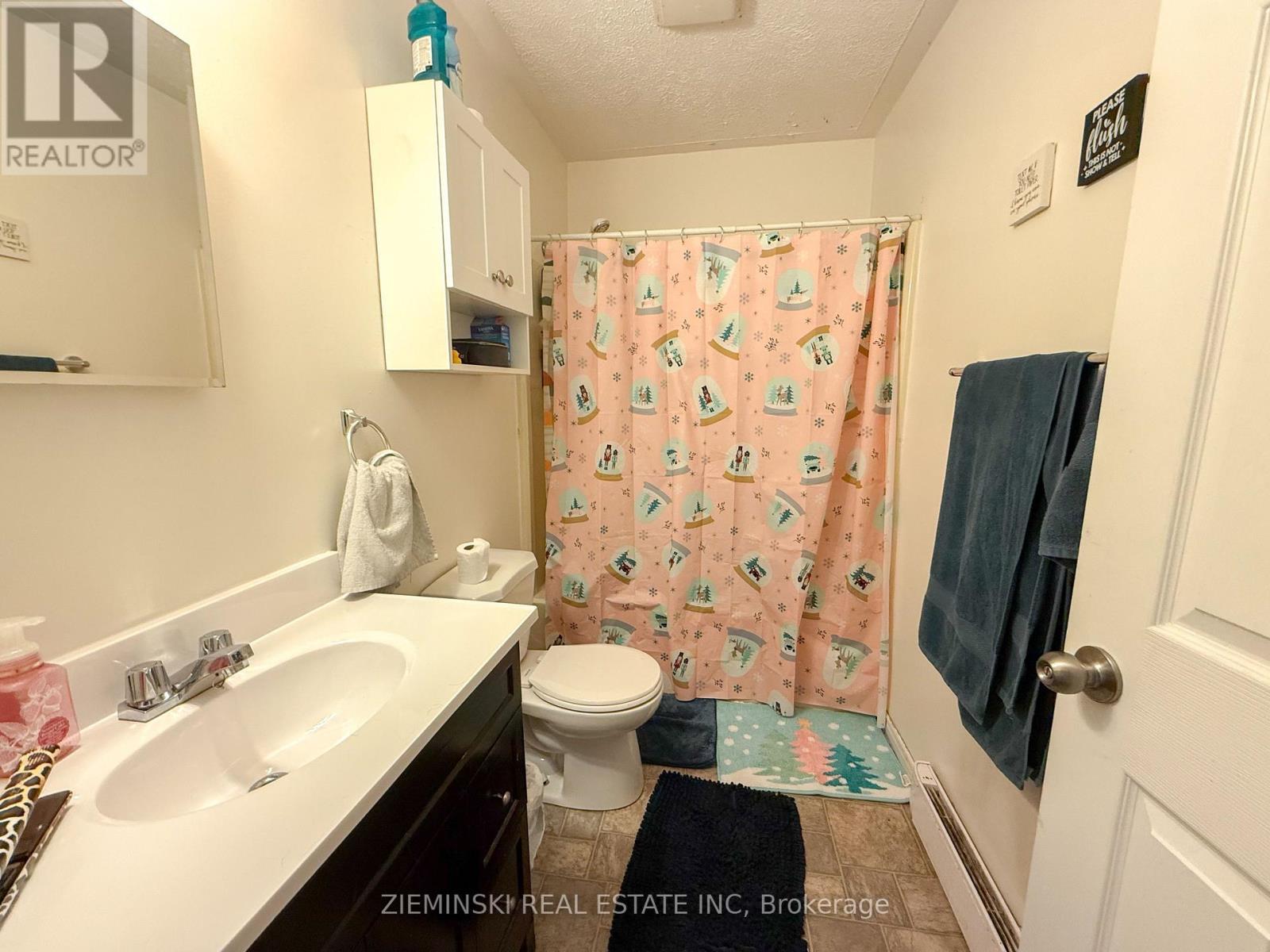 6128 King Street, Timmins (Porcupine - East), ON - Indoor Photo Showing Bathroom