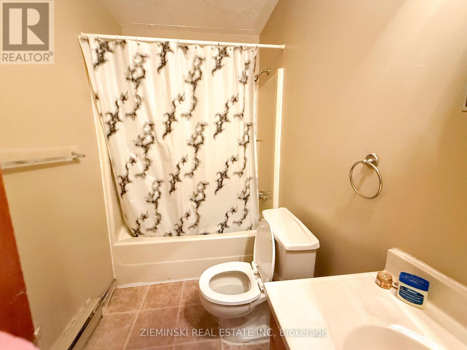 6128 King Street, Timmins (Porcupine - East), ON - Indoor Photo Showing Bathroom