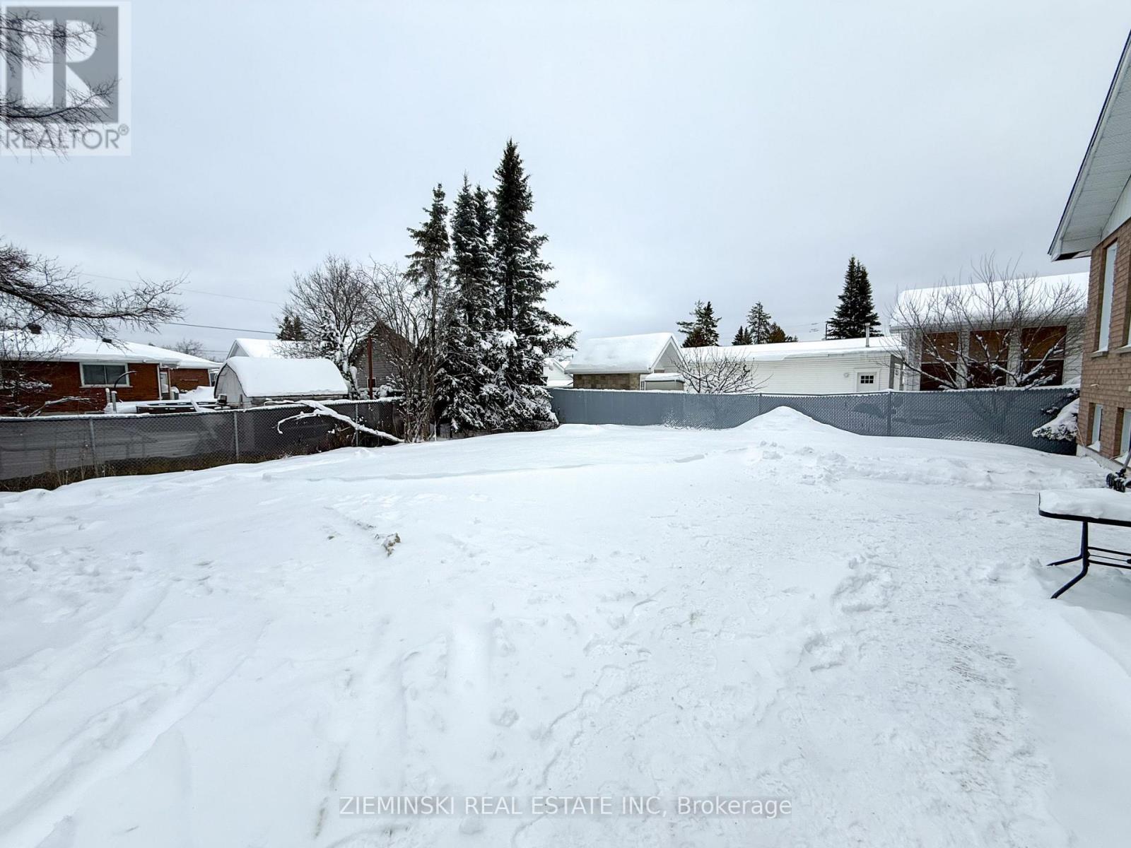 6128 King Street, Timmins (Porcupine - East), ON - Outdoor