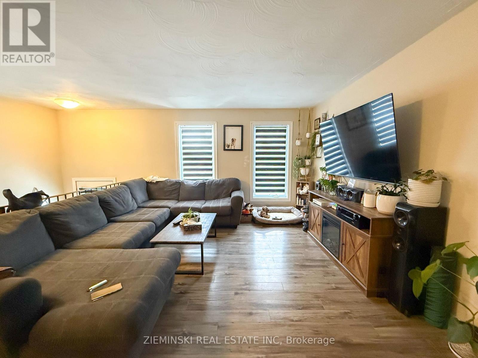 6128 King Street, Timmins (Porcupine - East), ON - Indoor Photo Showing Living Room