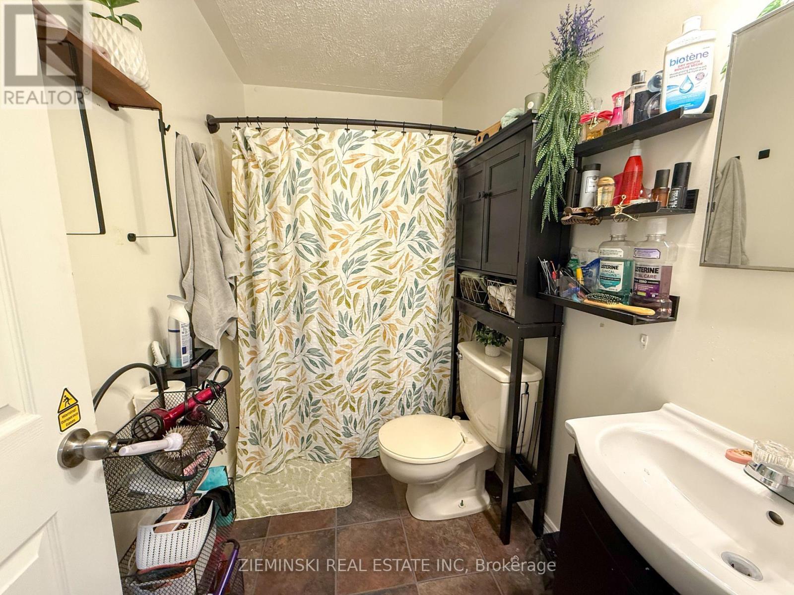 6128 King Street, Timmins (Porcupine - East), ON - Indoor Photo Showing Bathroom