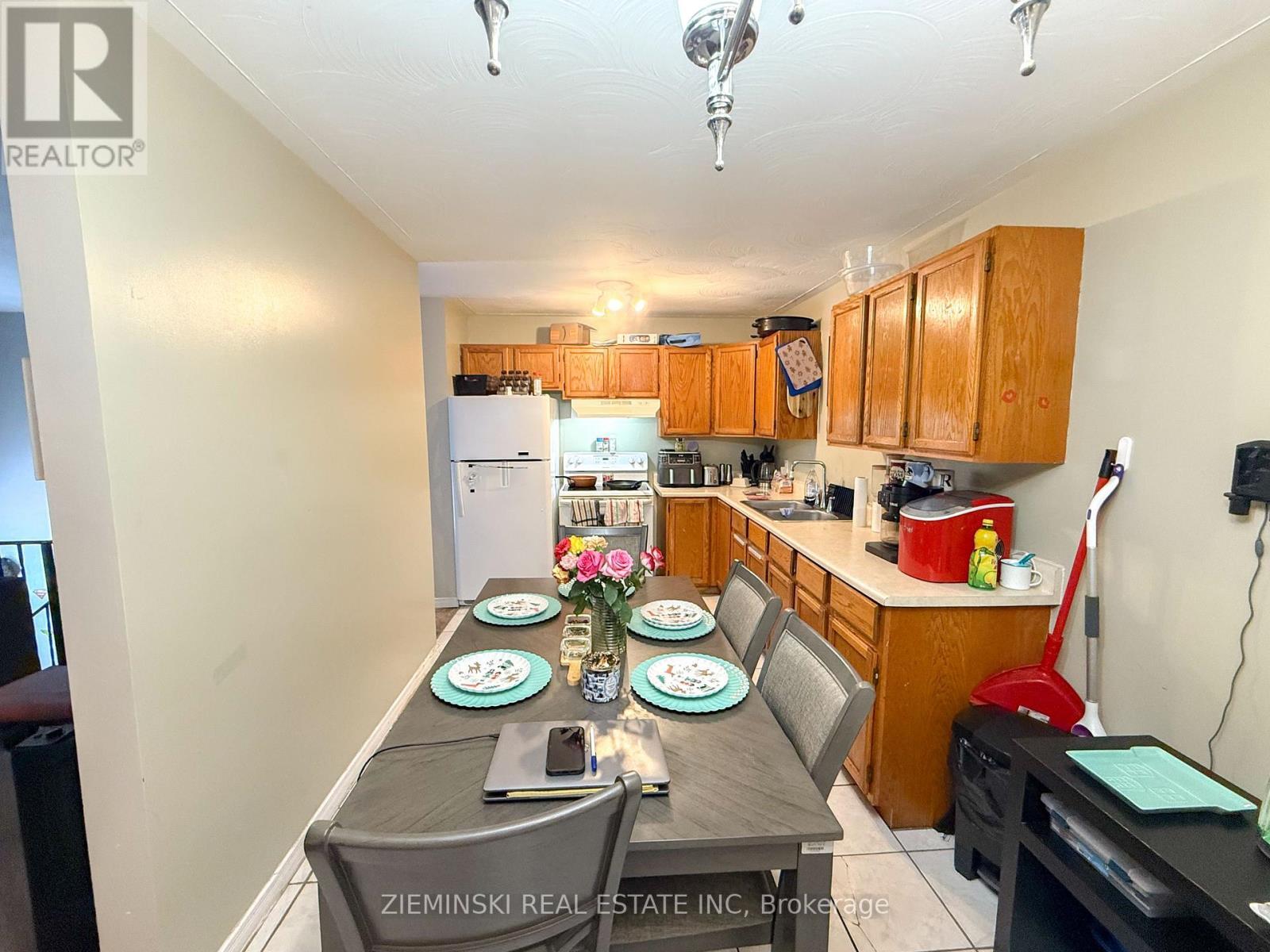6128 King Street, Timmins (Porcupine - East), ON - Indoor Photo Showing Kitchen