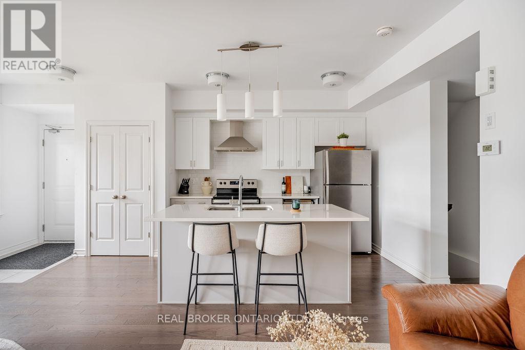 23 - 590 Compass Street, Ottawa, ON - Indoor Photo Showing Kitchen With Stainless Steel Kitchen