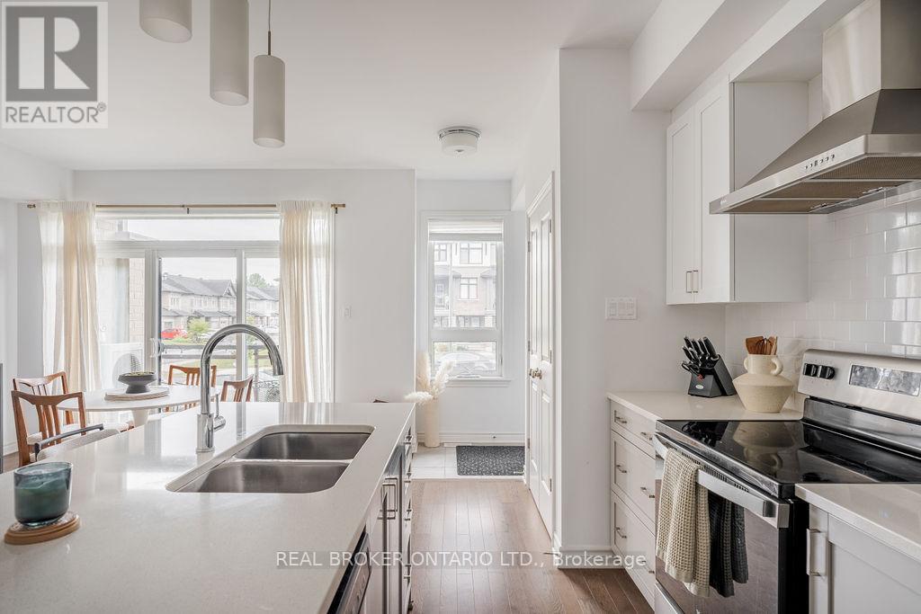 23 - 590 Compass Street, Ottawa, ON - Indoor Photo Showing Kitchen With Stainless Steel Kitchen With Double Sink With Upgraded Kitchen