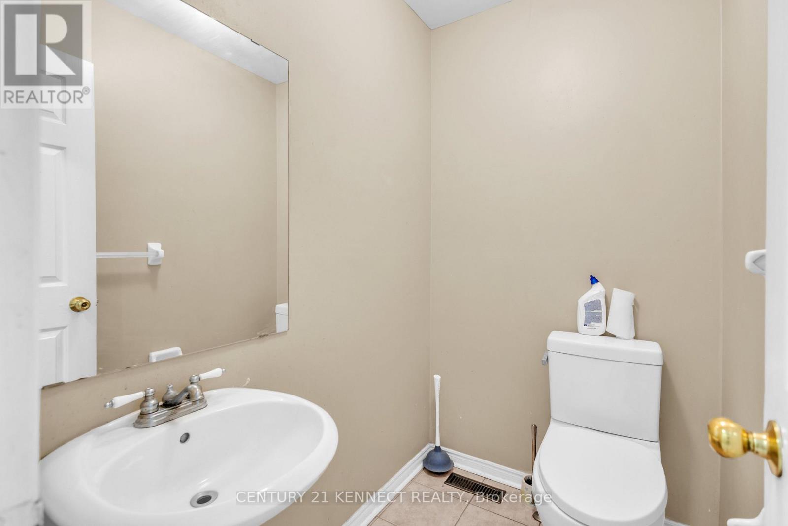 Upper - 173 Lockwood Road, Brampton, ON - Indoor Photo Showing Bathroom