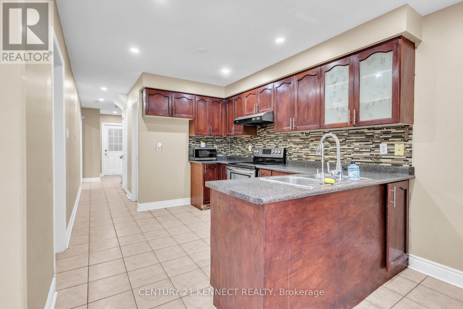 Upper - 173 Lockwood Road, Brampton, ON - Indoor Photo Showing Kitchen