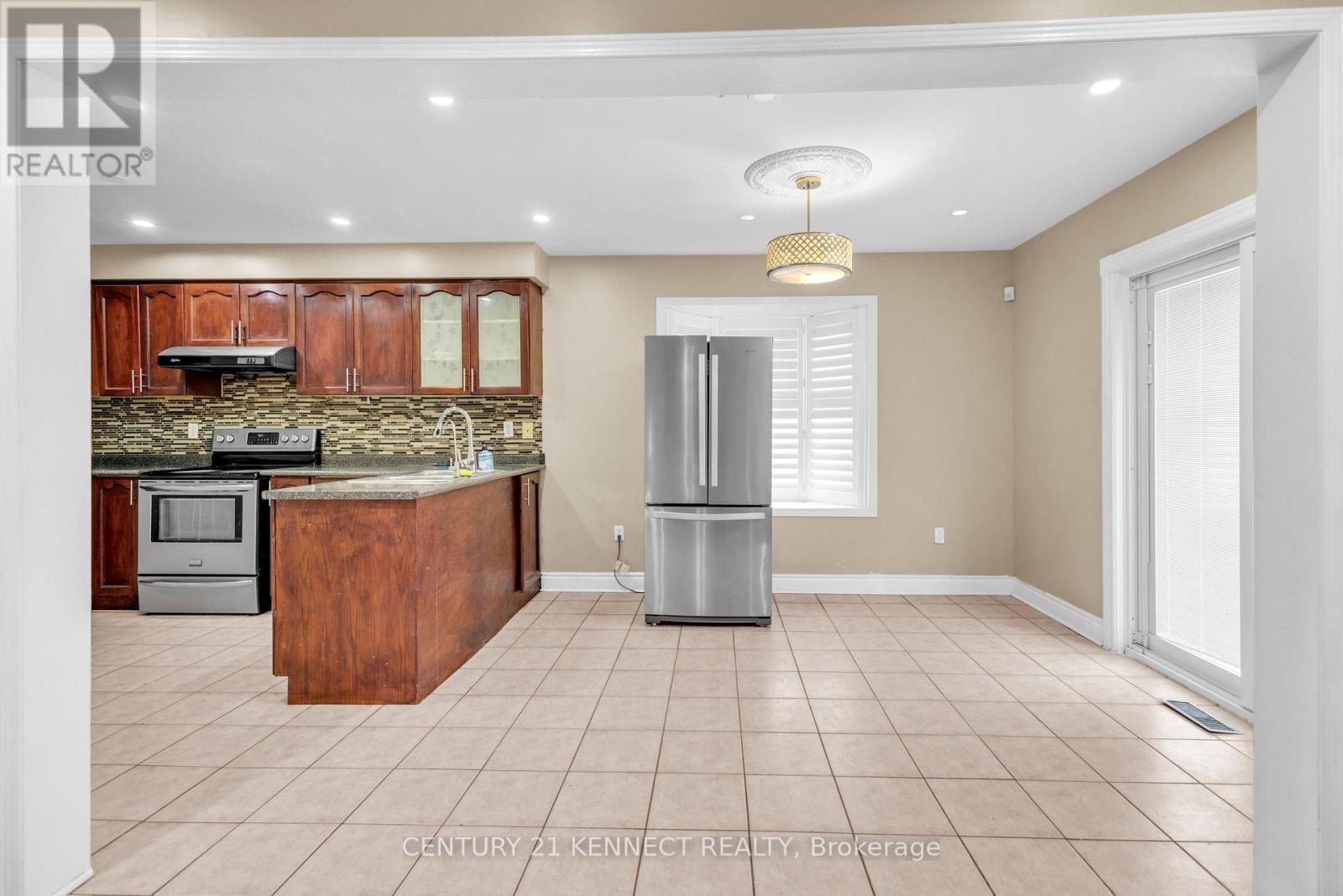 Upper - 173 Lockwood Road, Brampton, ON - Indoor Photo Showing Kitchen