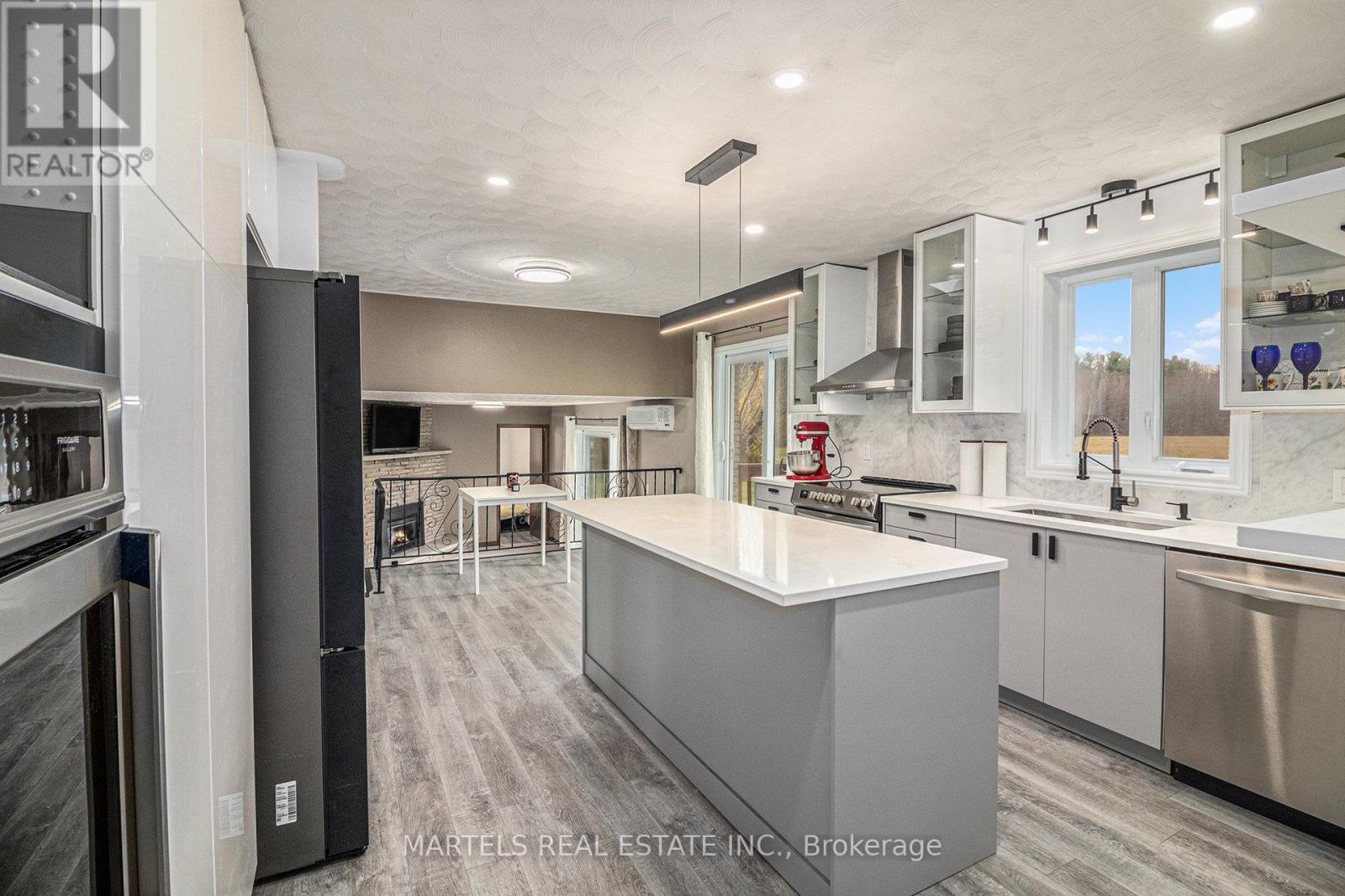 844 Principale Street, Casselman, ON - Indoor Photo Showing Kitchen With Upgraded Kitchen