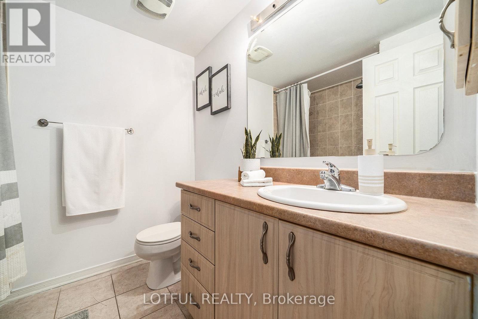 58 Steele Park Private, Ottawa, ON - Indoor Photo Showing Bathroom