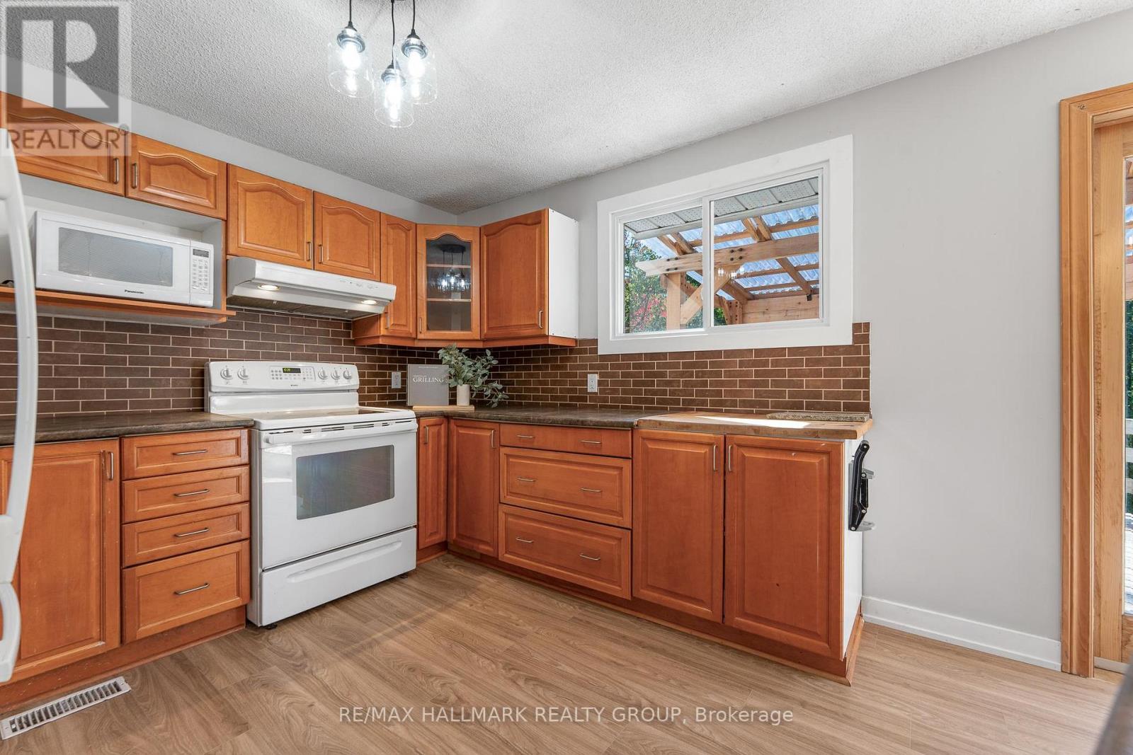 3960 Farmers Way, Ottawa, ON - Indoor Photo Showing Kitchen