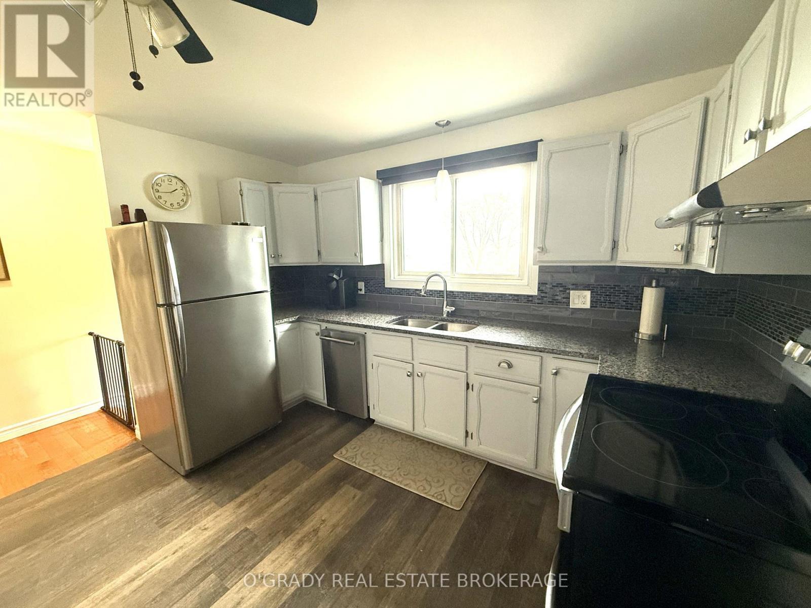 4472 Lords Mills Road, Augusta, ON - Indoor Photo Showing Kitchen With Double Sink