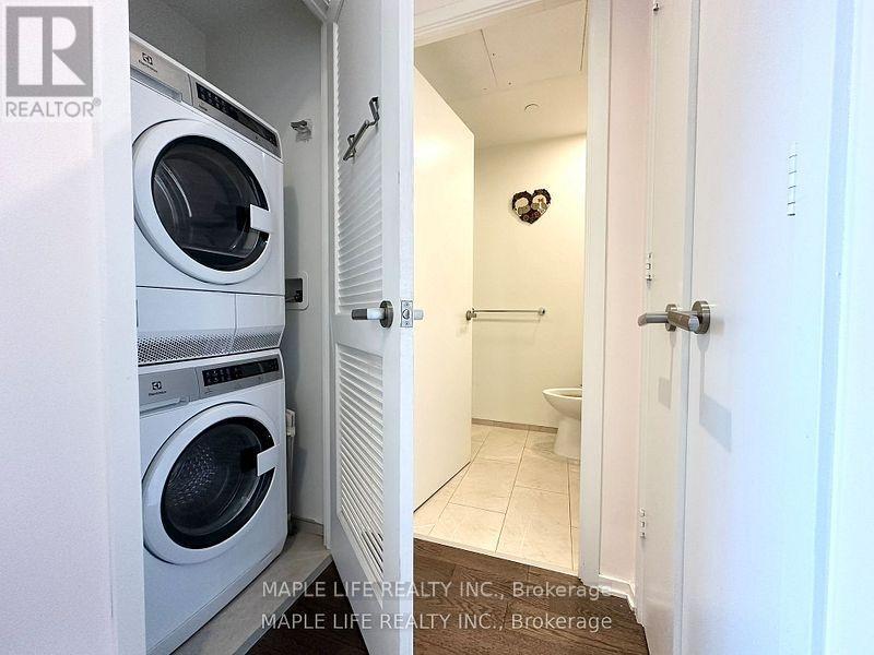823 - 12 Bonnycastle Street, Toronto, ON - Indoor Photo Showing Laundry Room