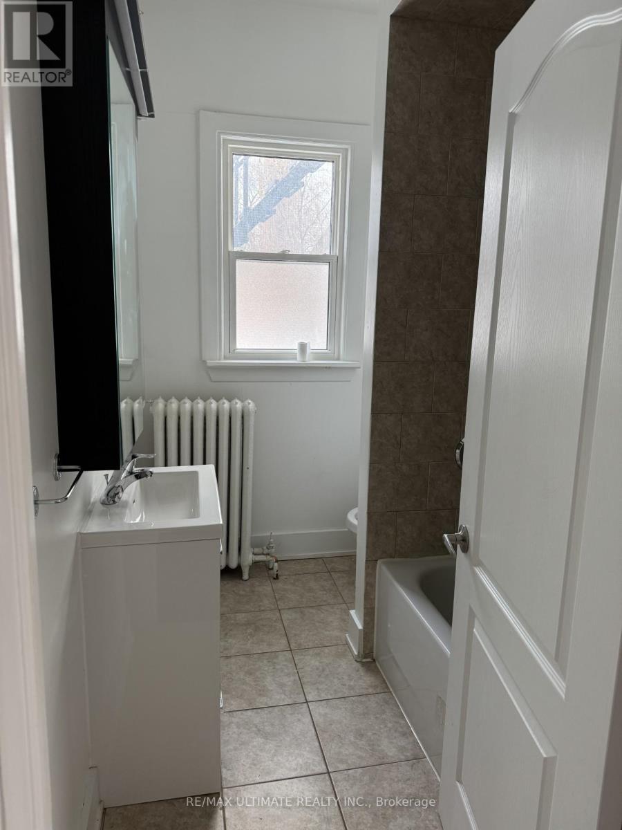 Main - 75 Rosemount Avenue, Toronto, ON - Indoor Photo Showing Bathroom