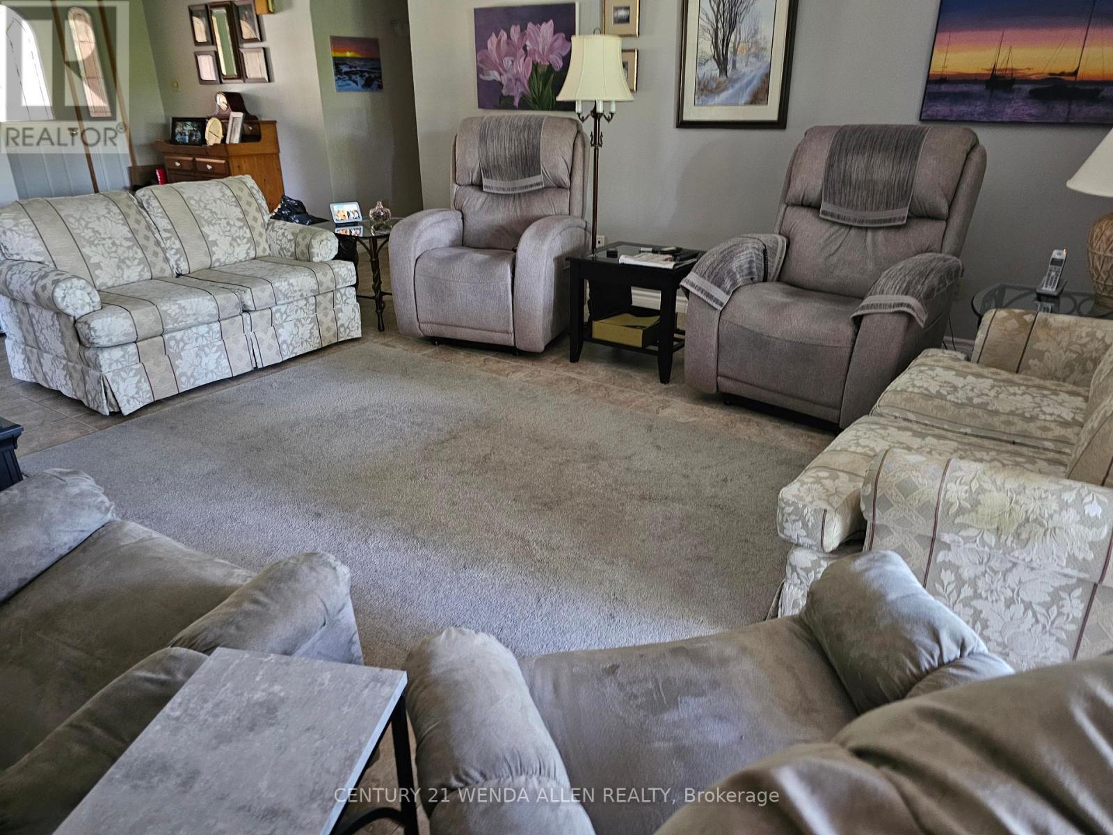55 Penetangore Row S, Huron-Kinloss, ON - Indoor Photo Showing Living Room