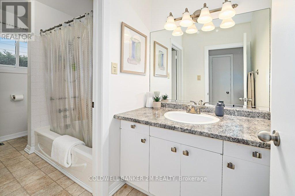 657 Balmoral Drive, Oshawa (Mclaughlin), ON - Indoor Photo Showing Bathroom