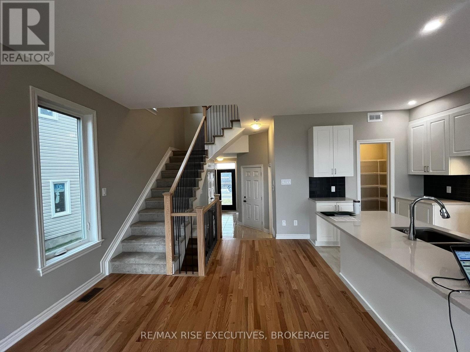 1405 Demers Avenue, Kingston (East Gardiners Rd), ON - Indoor Photo Showing Kitchen