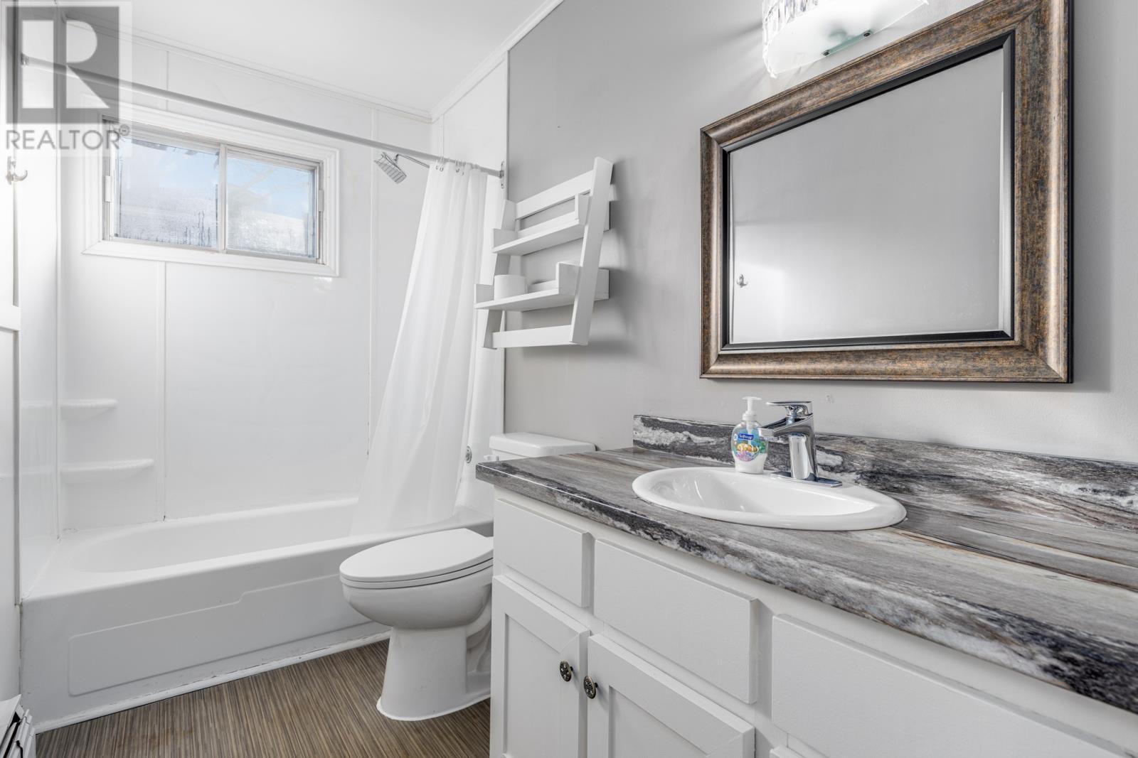 33 Second Street, Mount Pearl, NL - Indoor Photo Showing Bathroom