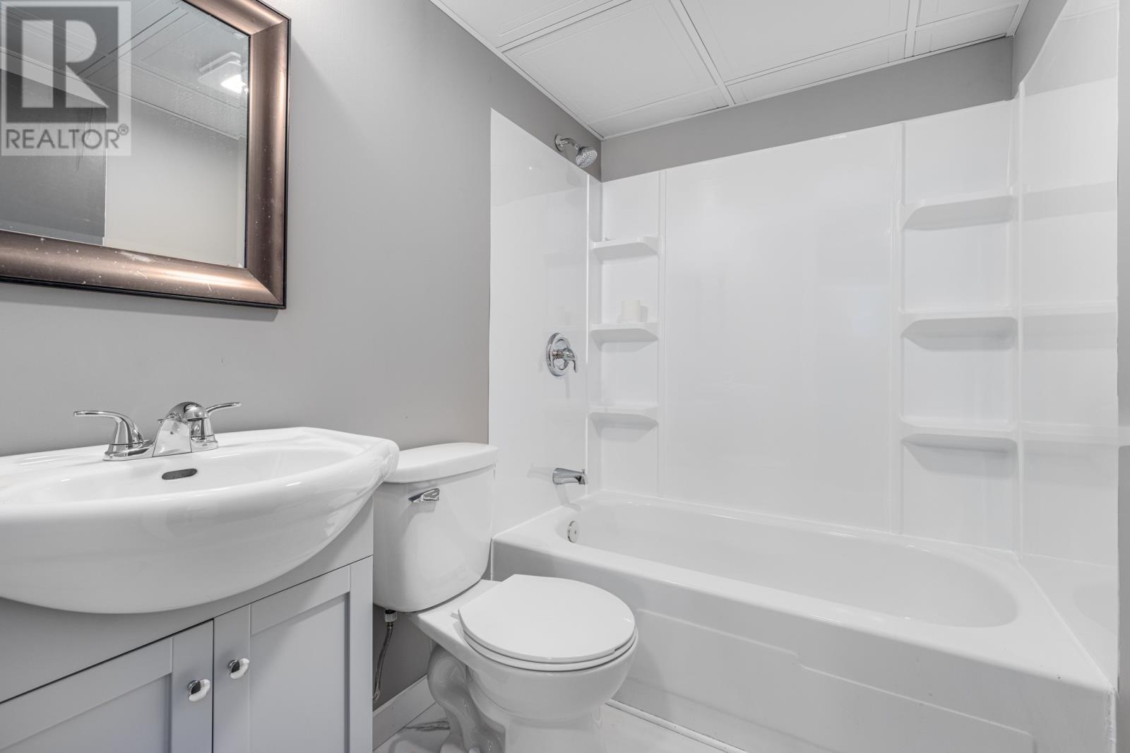 33 Second Street, Mount Pearl, NL - Indoor Photo Showing Bathroom